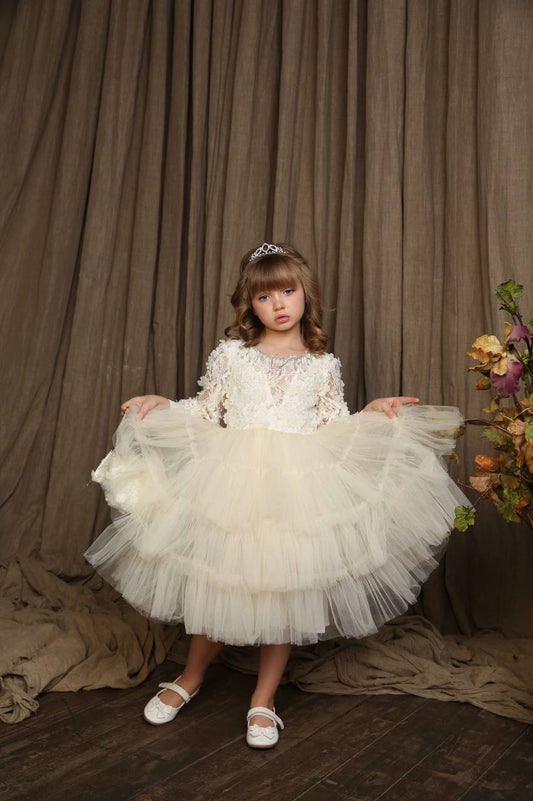 שמלת טול נסיכותית - מראה מהאגדות עם תיק אלגנטי